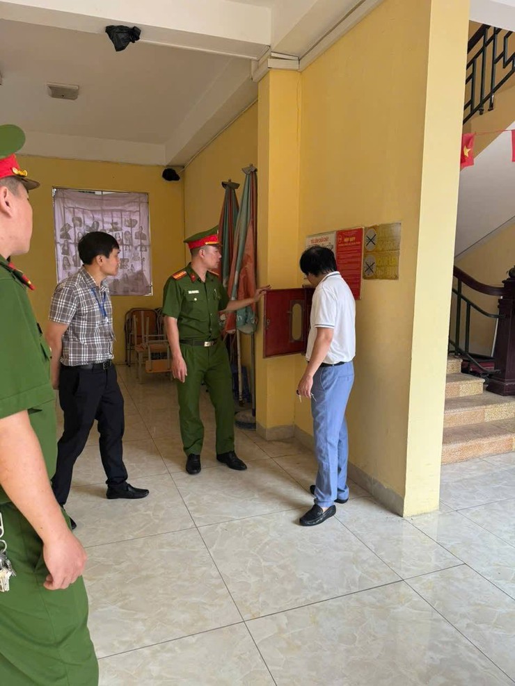CÔNG AN PHƯỜNG BẠCH MAI CHỦ ĐỘNG BẢO ĐẢM AN NINH, AN TOÀN KỲ THI TỐT NGHIỆP THPT NĂM 2026- Ảnh 8.