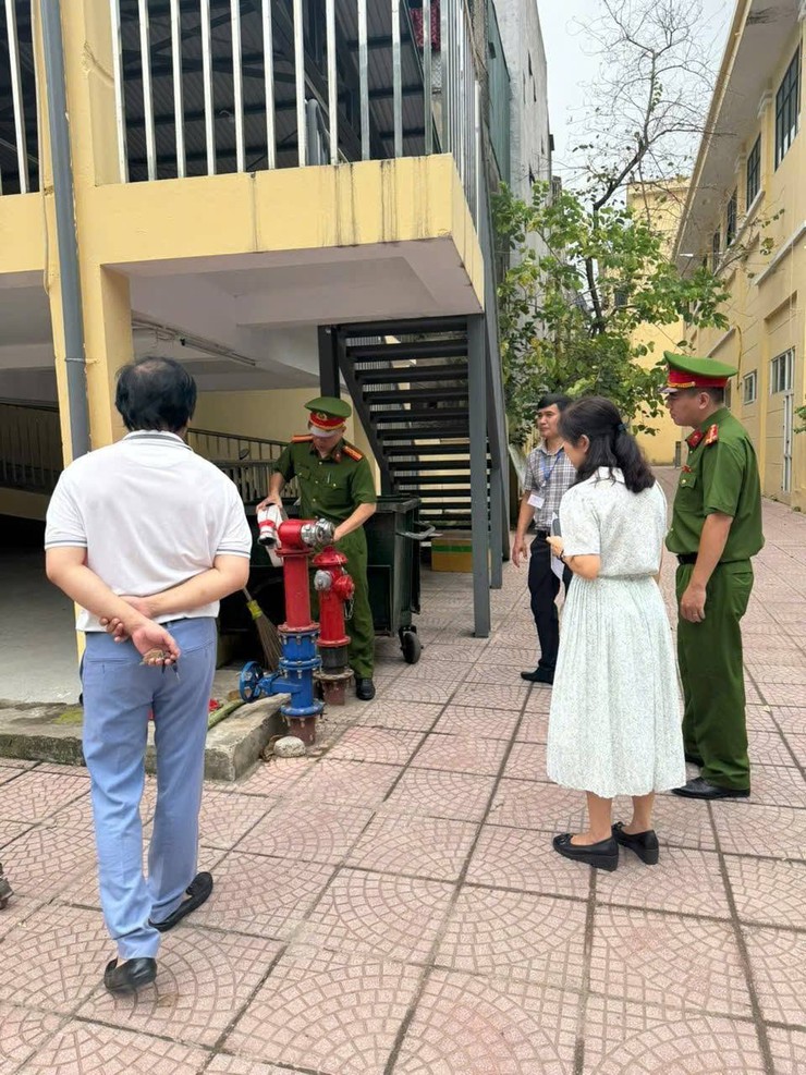 CÔNG AN PHƯỜNG BẠCH MAI CHỦ ĐỘNG BẢO ĐẢM AN NINH, AN TOÀN KỲ THI TỐT NGHIỆP THPT NĂM 2026- Ảnh 3.