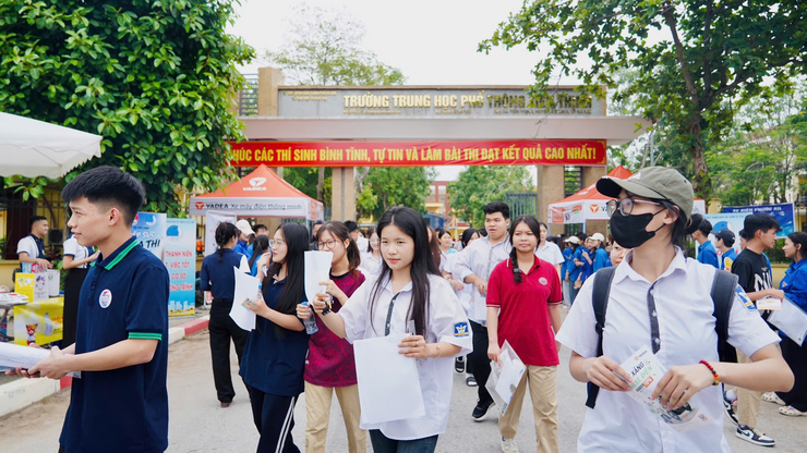 KỲ THI TỐT NGHIỆP THPT NĂM 2026 TRÊN ĐỊA BÀN XÃ YÊN LÃNG DIỄN RA AN TOÀN, NGHIÊM TÚC- Ảnh 8.