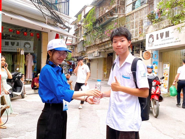 Kỳ thi tốt nghiệp THPT năm 2026 trên địa bàn phường Thanh Liệt diễn ra an toàn, nghiêm túc- Ảnh 7.