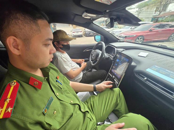 Cơ quan Cảnh sát điều tra Công an thành phố Hà Nội khởi tố vụ án, khởi tố 12 bị can liên quan đến hành vi sản xuất, mua bán thiết bị để sử dụng vào mục đích trái pháp luật- Ảnh 5.