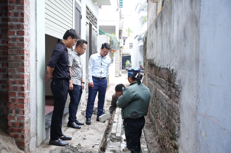 Lãnh đạo UBND xã Phù Đổng kiểm tra tiến độ thực hiện các dự án trên địa bàn xã- Ảnh 2.
