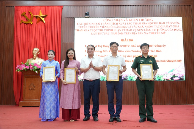 Chuyên Mỹ trao giải Hội thi Báo cáo viên, Tuyên truyền viên giỏi và Cuộc thi chính luận năm 2026- Ảnh 10.