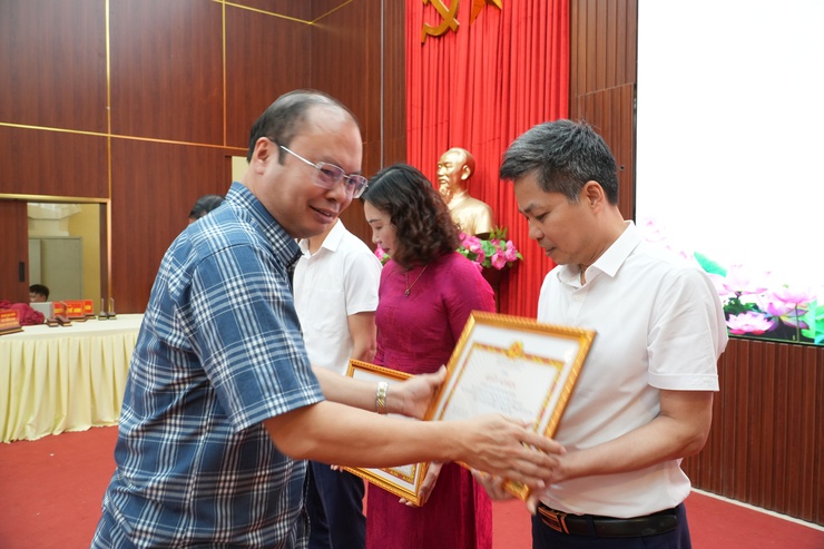 Chuyên Mỹ trao giải Hội thi Báo cáo viên, Tuyên truyền viên giỏi và Cuộc thi chính luận năm 2026- Ảnh 6.