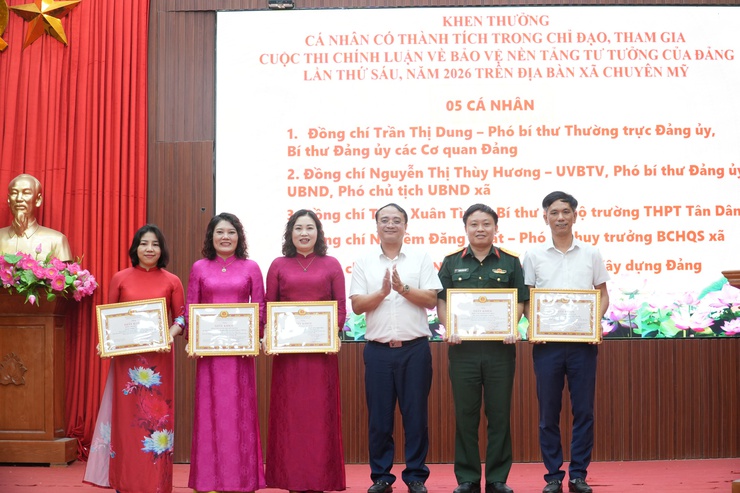 Chuyên Mỹ trao giải Hội thi Báo cáo viên, Tuyên truyền viên giỏi và Cuộc thi chính luận năm 2026- Ảnh 9.