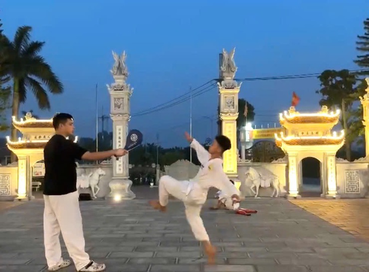 Huấn luyện viên Vũ Anh Tuấn – Người truyền lửa đam mê Taekwondo cho trẻ em nghèo Phúc Lộc- Ảnh 1.