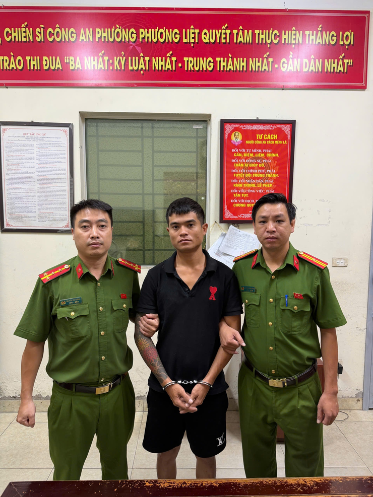 Công an phường Phương Liệt vận động thành công 01 đối tượng truy nã ra đầu thú.- Ảnh 2.