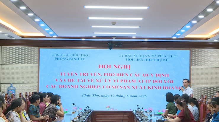 HỘI LIÊN HIỆP PHỤ NỮ XÃ PHÚC THỌ PHỐI HỢP VỚI PHÒNG KINH TẾ XÃ TUYÊN TRUYỀN, PHỔ BIẾN CÁC QUY ĐỊNH, CHẾ TÀI XỬ LÝ VI PHẠM VỀ AN TOÀN THỰC PHẨM- Ảnh 5.
