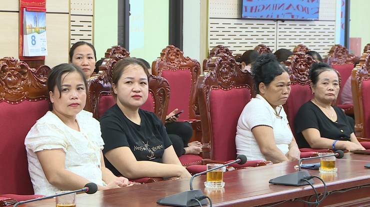 HỘI LIÊN HIỆP PHỤ NỮ XÃ PHÚC THỌ PHỐI HỢP VỚI PHÒNG KINH TẾ XÃ TUYÊN TRUYỀN, PHỔ BIẾN CÁC QUY ĐỊNH, CHẾ TÀI XỬ LÝ VI PHẠM VỀ AN TOÀN THỰC PHẨM- Ảnh 2.