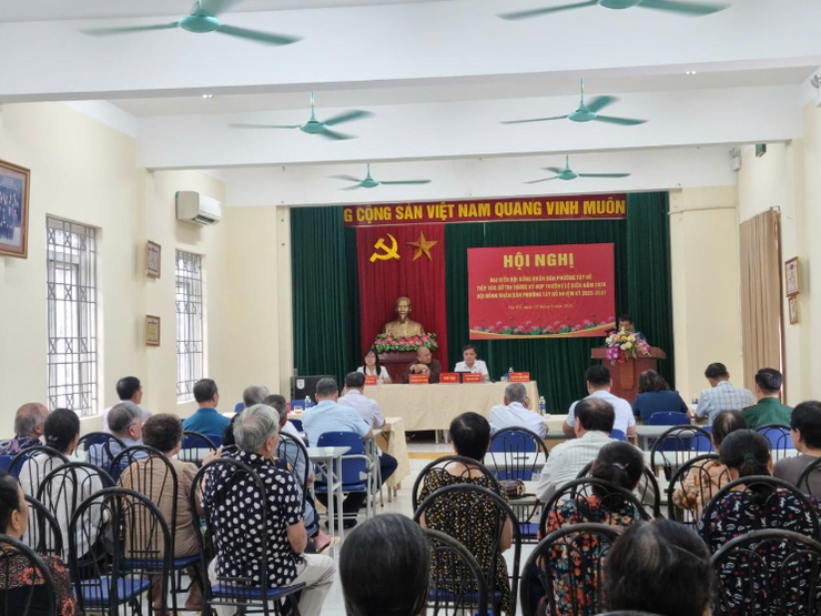 Đại biểu HĐND phường Tây Hồ tiếp xúc cử tri trước cuộc họp thường lệ giữa năm 2026: Chính quyền lắng nghe, tập trung tháo gỡ các "điểm nghẽn" dân sinh- Ảnh 2.