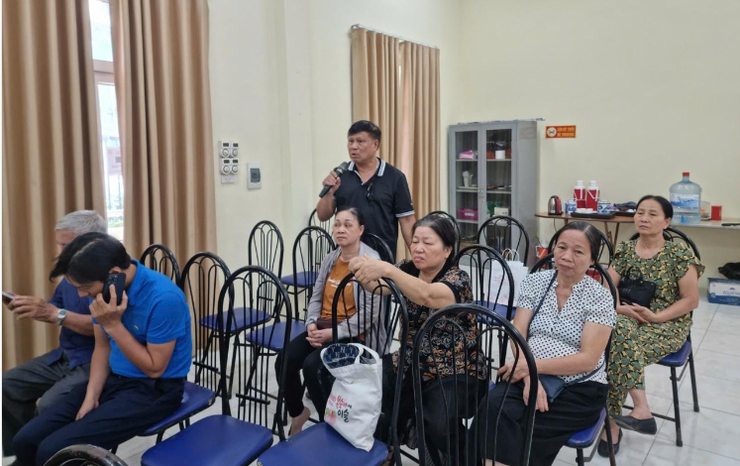 Đại biểu HĐND phường Tây Hồ tiếp xúc cử tri trước cuộc họp thường lệ giữa năm 2026: Chính quyền lắng nghe, tập trung tháo gỡ các "điểm nghẽn" dân sinh- Ảnh 3.
