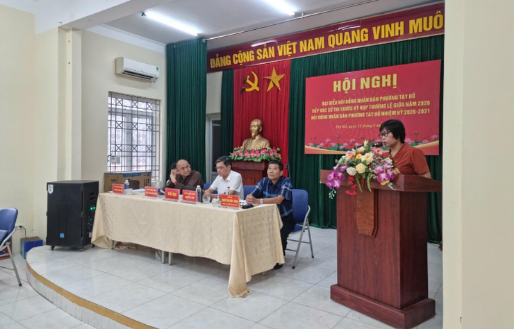 Đại biểu HĐND phường Tây Hồ tiếp xúc cử tri trước cuộc họp thường lệ giữa năm 2026: Chính quyền lắng nghe, tập trung tháo gỡ các "điểm nghẽn" dân sinh- Ảnh 5.
