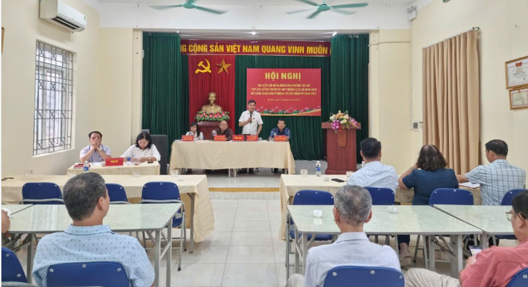 Đại biểu HĐND phường Tây Hồ tiếp xúc cử tri trước cuộc họp thường lệ giữa năm 2026: Chính quyền lắng nghe, tập trung tháo gỡ các "điểm nghẽn" dân sinh- Ảnh 6.
