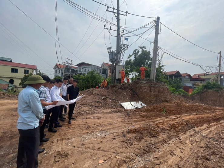 Lãnh đạo UBND xã Phù Đổng kiểm tra tiến độ thực hiện các dự án trên địa bàn xã- Ảnh 3.