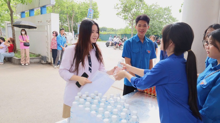 Phát huy vai trò xung kích, tình nguyện của tuổi trẻ Long Biên trong công tác tiếp sức mùa thi 2026- Ảnh 3.