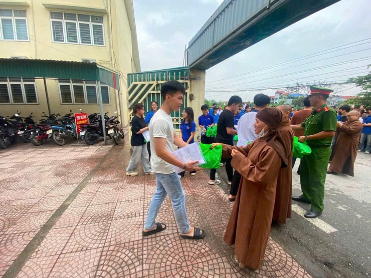 KỲ THI TỐT NGHIỆP THPT NĂM 2026 TẠI XÃ DÂN HÒA: AN TOÀN, NGHIÊM TÚC VÀ THÀNH CÔNG RỰC RỠ- Ảnh 4.