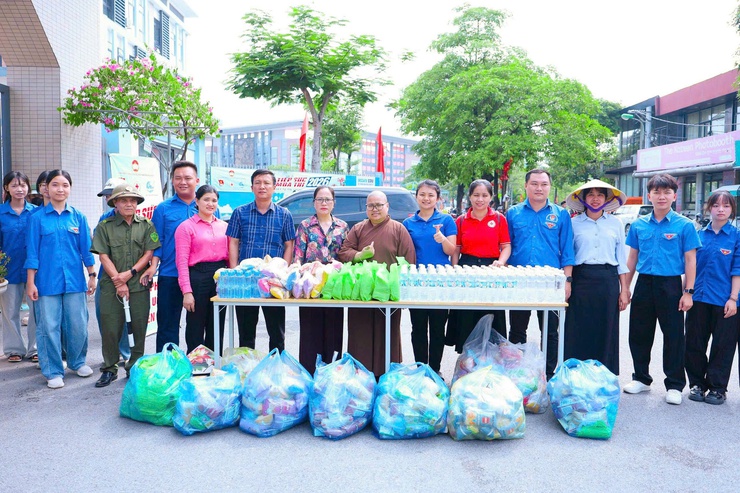 Thí sinh hoàn thành Kỳ thi tốt nghiệp THPT năm 2026 với tâm lý phấn khởi- Ảnh 6.