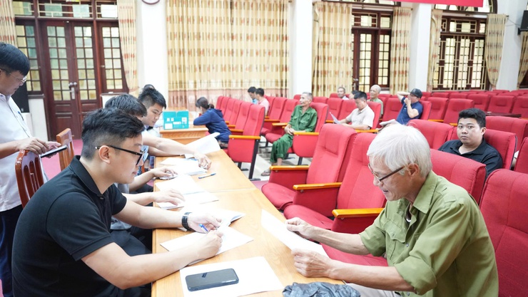 Chi trả trên 12,9 tỷ đồng cho 40 hộ dân phục vụ giải phóng mặt bằng dự án Cụm Công nghiệp Dương Liễu - Giai đoạn 2- Ảnh 1.