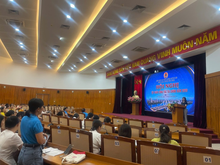Công đoàn phường Việt Hưng tổ chức Hội nghị sơ kết công tác Công đoàn 06 tháng đầu năm - Tổng kết công tác Tháng Công nhân năm 2026 - Tập huấn công tác tài chính năm 2026- Ảnh 13.