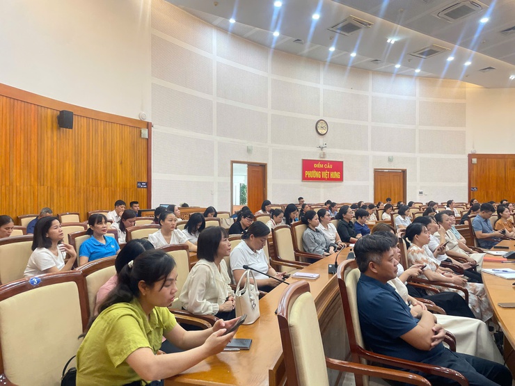 Công đoàn phường Việt Hưng tổ chức Hội nghị sơ kết công tác Công đoàn 06 tháng đầu năm - Tổng kết công tác Tháng Công nhân năm 2026 - Tập huấn công tác tài chính năm 2026- Ảnh 12.