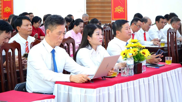 DÂN HÒA: MỘT NĂM VẬN HÀNH CHÍNH QUYỀN HAI CẤP - NHỮNG KẾT QUẢ ẤN TƯỢNG VÀ KHÁT VỌNG PHÁT TRIỂN- Ảnh 2.