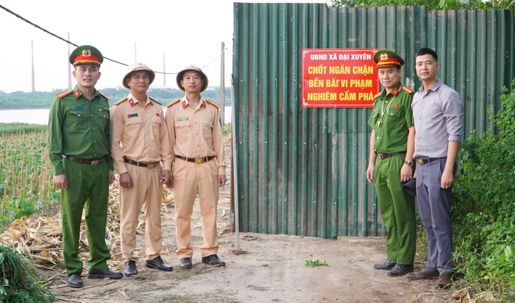 Xã Đại Xuyên tăng cường kiểm tra, xử lý vi phạm tại khu vực ven sông Hồng- Ảnh 3.
