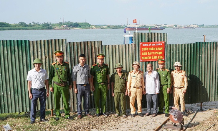 Xã Đại Xuyên tăng cường kiểm tra, xử lý vi phạm tại khu vực ven sông Hồng- Ảnh 4.