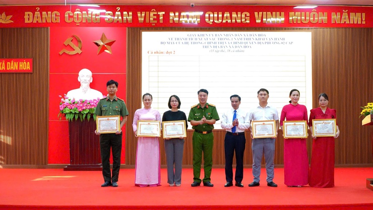 DÂN HÒA: MỘT NĂM VẬN HÀNH CHÍNH QUYỀN HAI CẤP - NHỮNG KẾT QUẢ ẤN TƯỢNG VÀ KHÁT VỌNG PHÁT TRIỂN- Ảnh 17.