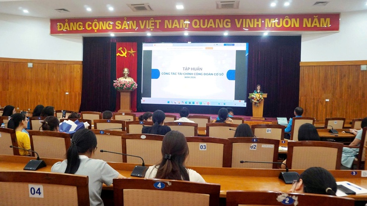 Công đoàn phường Việt Hưng tổ chức Hội nghị sơ kết công tác Công đoàn 06 tháng đầu năm - Tổng kết công tác Tháng Công nhân năm 2026 - Tập huấn công tác tài chính năm 2026- Ảnh 11.
