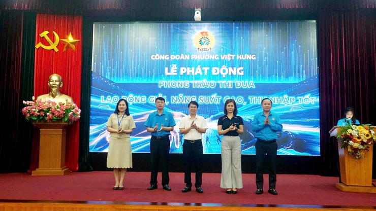 Công đoàn phường Việt Hưng tổ chức Hội nghị sơ kết công tác Công đoàn 06 tháng đầu năm - Tổng kết công tác Tháng Công nhân năm 2026 - Tập huấn công tác tài chính năm 2026- Ảnh 3.