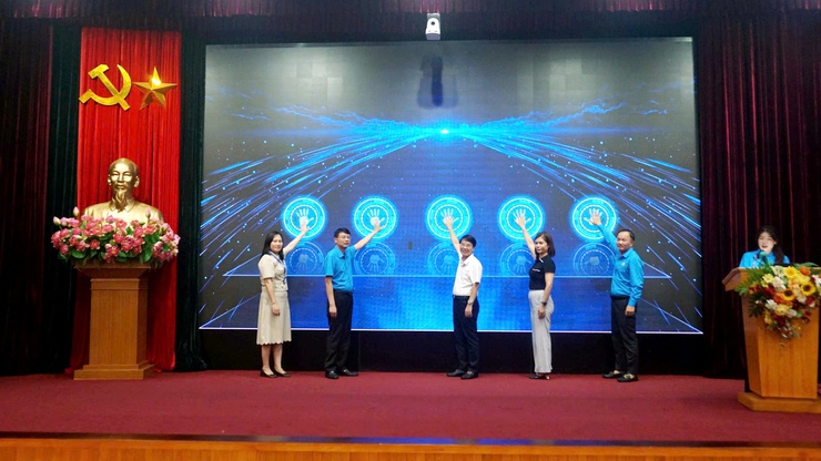 Công đoàn phường Việt Hưng tổ chức Hội nghị sơ kết công tác Công đoàn 06 tháng đầu năm - Tổng kết công tác Tháng Công nhân năm 2026 - Tập huấn công tác tài chính năm 2026- Ảnh 2.