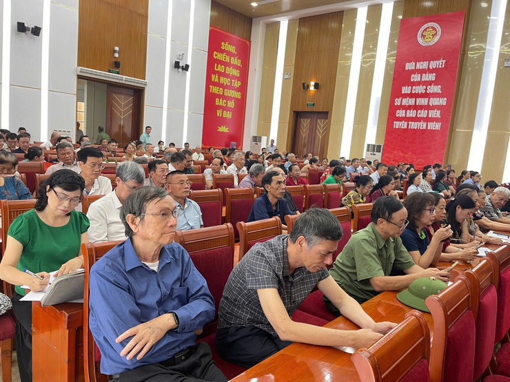 PHƯỜNG HOÀNG MAI TỔ CHỨC TUYÊN TRUYỀN 
LUẬT THỦ ĐÔ NĂM 2026
- Ảnh 3.