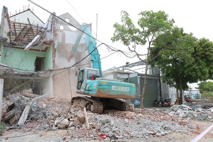 Phú Nghĩa huy động tối đa nhân lực, máy móc khẩn trương phá dỡ công trình, đẩy nhanh tiến độ giải phóng mặt bằng Dự án cải tạo, nâng cấp Quốc lộ 6- Ảnh 6.