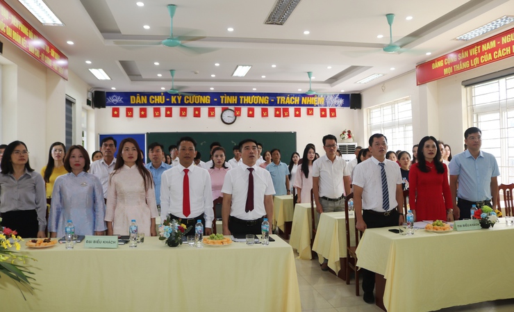 08 HỌC SINH ƯU TÚ TRƯỜNG THPT PHAN HUY CHÚ – QUỐC OAI VINH DỰ ĐƯỢC KẾT NẠP VÀO ĐẢNG- Ảnh 1.