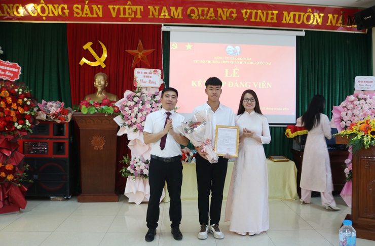 08 HỌC SINH ƯU TÚ TRƯỜNG THPT PHAN HUY CHÚ – QUỐC OAI VINH DỰ ĐƯỢC KẾT NẠP VÀO ĐẢNG- Ảnh 10.
