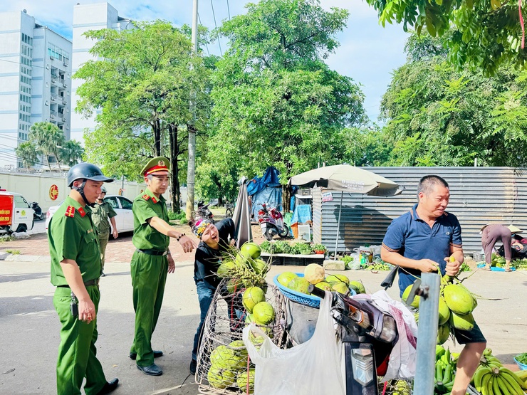 Nam Phù: Kiên trì xử lý “điểm nghẽn”, xây dựng diện mạo đô thị văn minh- Ảnh 3.