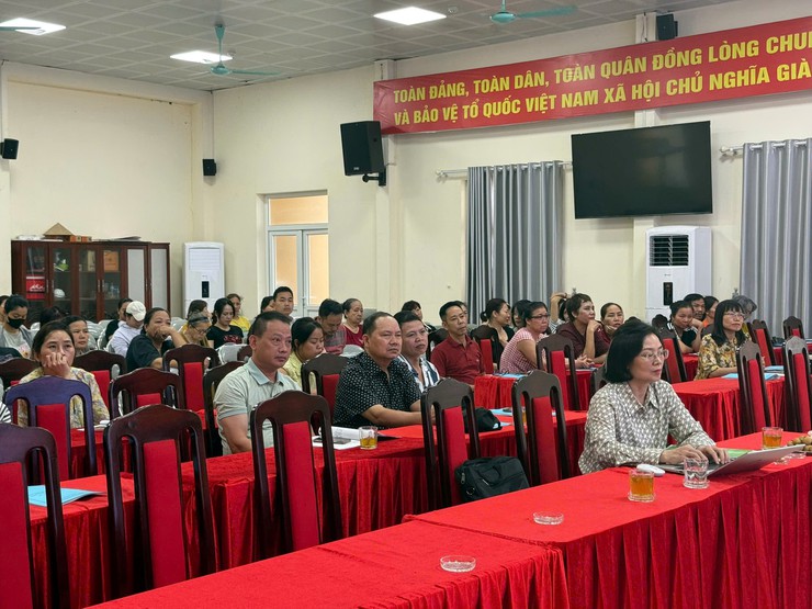 UBND phường Tương Mai tổ chức tập huấn, cập nhật kiến thức về An toàn thực phẩm lĩnh vực Nông nghiệp và Công thương cho cán bộ quản lý; các hộ sản xuất kinh doanh, kinh doanh thực phẩm trong chợ; người tiêu dùng trên địa bàn Phường- Ảnh 3.