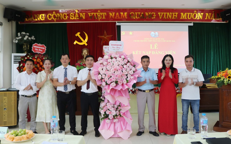 08 HỌC SINH ƯU TÚ TRƯỜNG THPT PHAN HUY CHÚ – QUỐC OAI VINH DỰ ĐƯỢC KẾT NẠP VÀO ĐẢNG- Ảnh 4.