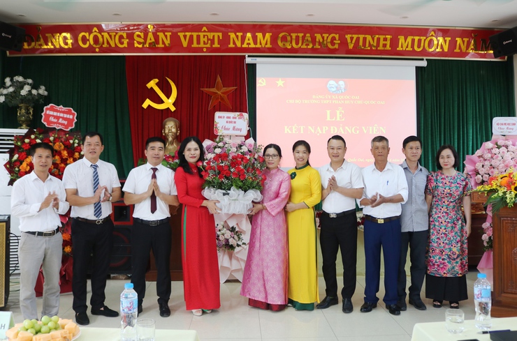 08 HỌC SINH ƯU TÚ TRƯỜNG THPT PHAN HUY CHÚ – QUỐC OAI VINH DỰ ĐƯỢC KẾT NẠP VÀO ĐẢNG- Ảnh 5.