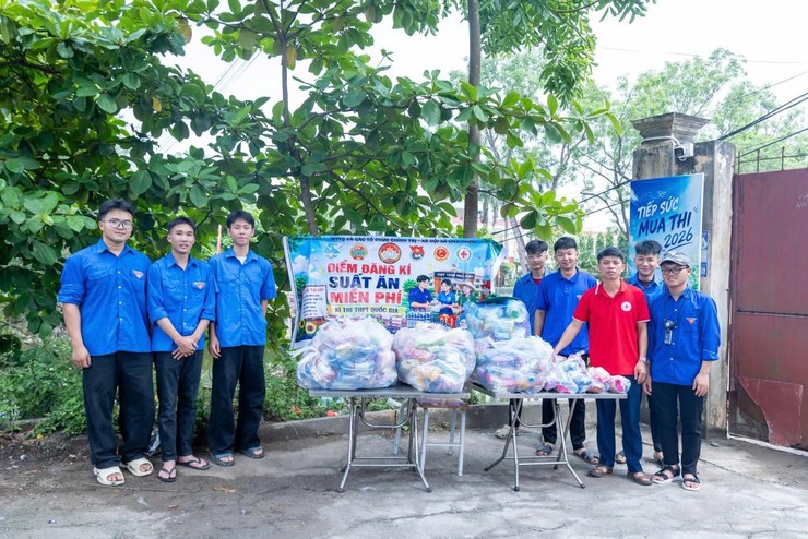 TINH THẦN NHÂN ÁI TỪ CHIẾN DỊCH “TIẾP SỨC MÙA THI” TẠI XÃ ỨNG THIÊN- Ảnh 4.