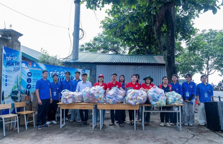 TINH THẦN NHÂN ÁI TỪ CHIẾN DỊCH “TIẾP SỨC MÙA THI” TẠI XÃ ỨNG THIÊN- Ảnh 1.