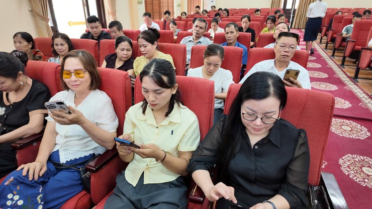 Đội ngũ cán bộ thôn và thành viên 46 tổ chuyển đổi số cộng đồng được tập huấn, bồi dưỡng kỹ năng số- Ảnh 3.
