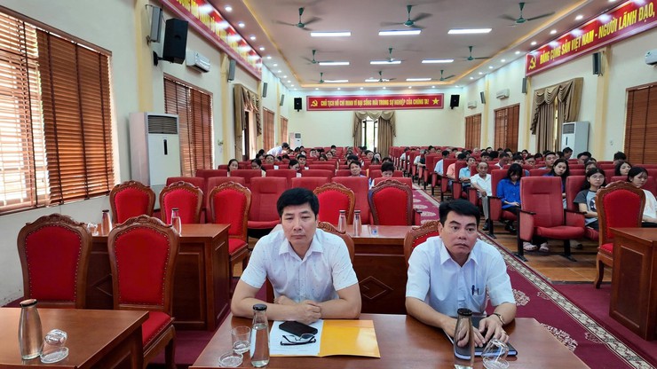 Đội ngũ cán bộ thôn và thành viên 46 tổ chuyển đổi số cộng đồng được tập huấn, bồi dưỡng kỹ năng số- Ảnh 1.