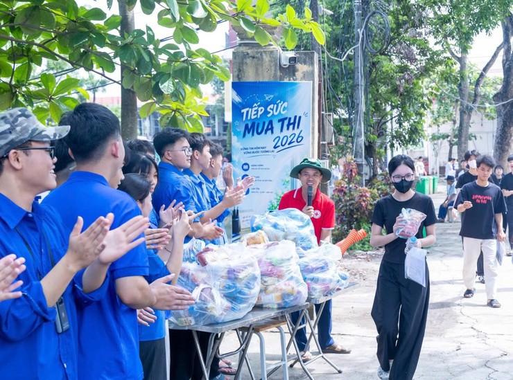 TINH THẦN NHÂN ÁI TỪ CHIẾN DỊCH “TIẾP SỨC MÙA THI” TẠI XÃ ỨNG THIÊN- Ảnh 3.