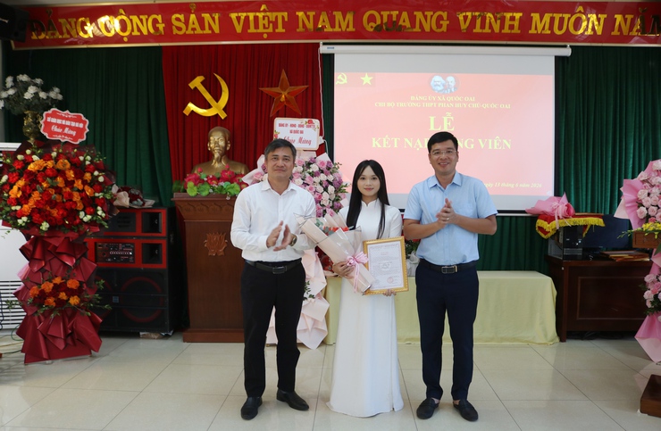 08 HỌC SINH ƯU TÚ TRƯỜNG THPT PHAN HUY CHÚ – QUỐC OAI VINH DỰ ĐƯỢC KẾT NẠP VÀO ĐẢNG- Ảnh 8.