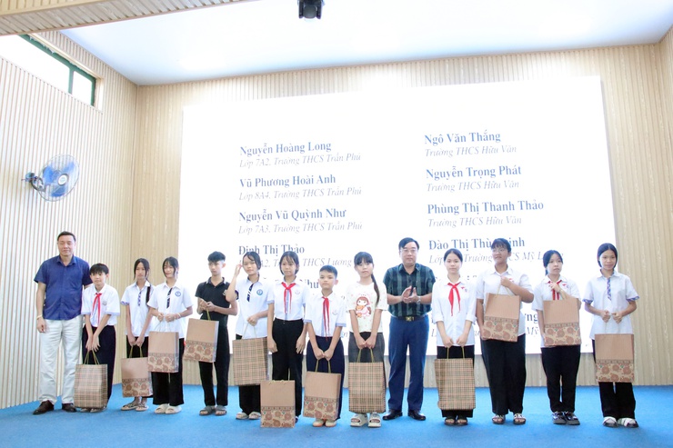 UBND xã Trần Phú: triển khai kế hoạch tháng hành động vì trẻ em năm 2026, biểu dương học sinh giỏi tiêu biểu năm học 2025-2026- Ảnh 6.