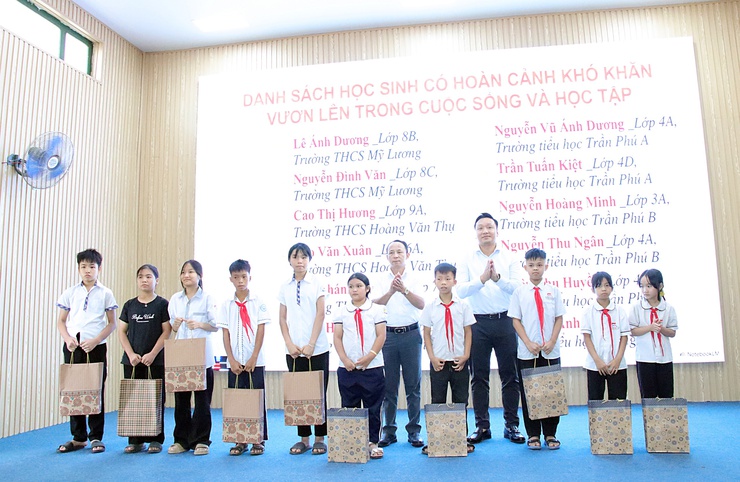 UBND xã Trần Phú: triển khai kế hoạch tháng hành động vì trẻ em năm 2026, biểu dương học sinh giỏi tiêu biểu năm học 2025-2026- Ảnh 7.