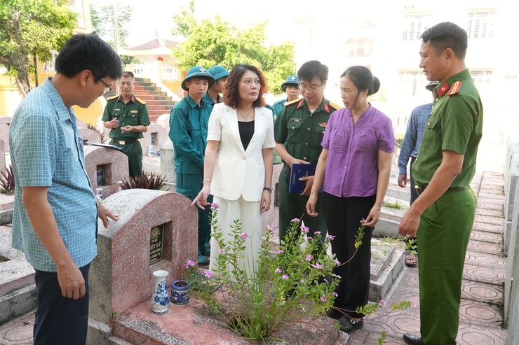 Khảo sát thực địa các mộ liệt sĩ chưa xác định được thông tin an táng phục vụ lấy mẫu giám định AND - Ảnh 1.