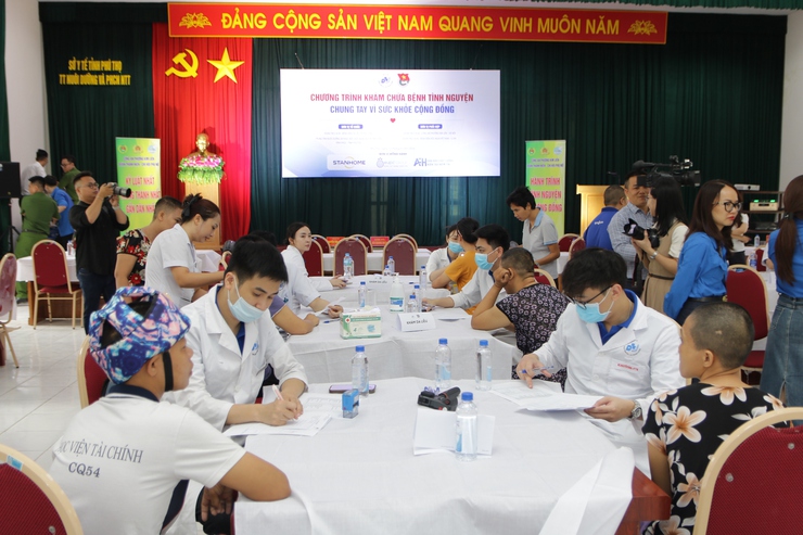 Gần 300 người bệnh tâm thần được chăm sóc sức khỏe miễn phí- Ảnh 1.