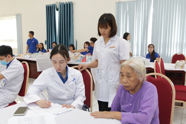Gần 300 người bệnh tâm thần được chăm sóc sức khỏe miễn phí- Ảnh 6.